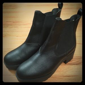 Chelsea boots - vegan leather (US 8.5)